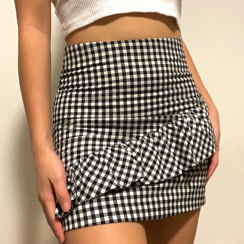 Lucy Wang black & white gingham ruffle mini skirt